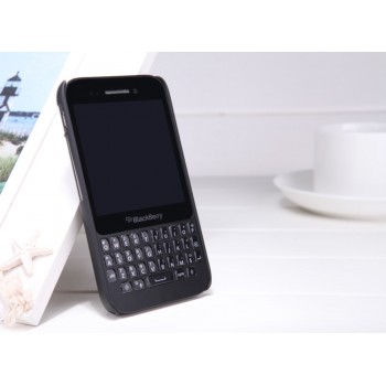 Q5 deklas juodas "Nillkin" Frosted Shield serijos + plevele